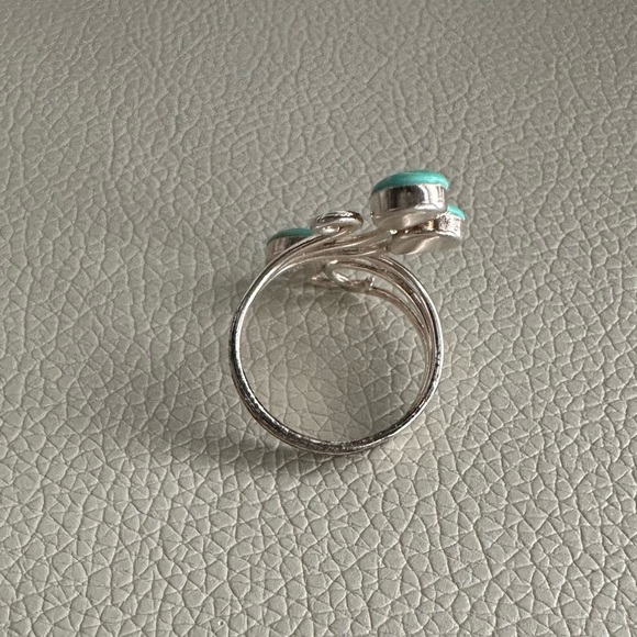Turquoise & Sterling Silver Ring - Picture 3 of 5